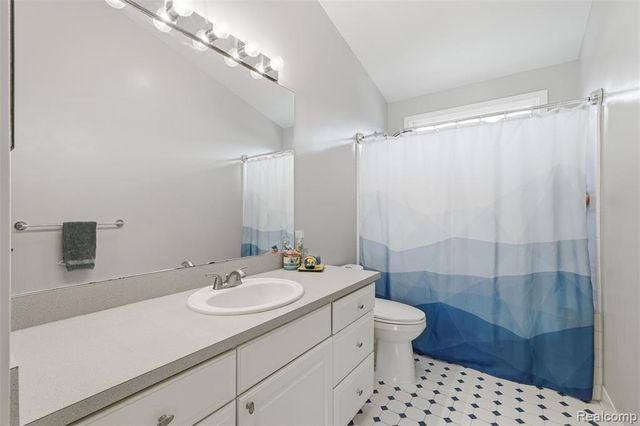 1090 Polo Drive, South Lyon, MI 48178