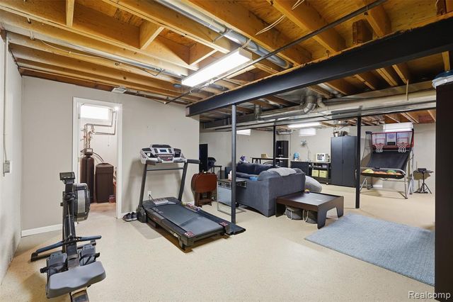 1090 Polo Drive, South Lyon, MI 48178