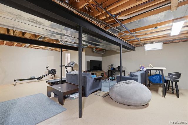 1090 Polo Drive, South Lyon, MI 48178