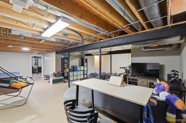 1090 Polo Drive, South Lyon, MI 48178