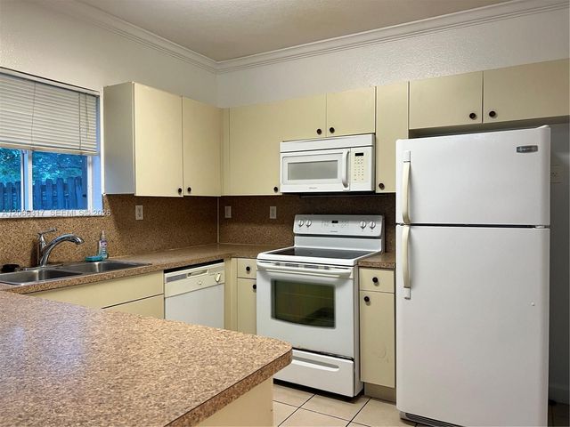 8564 SW 214th Way, Cutler Bay, FL 33189