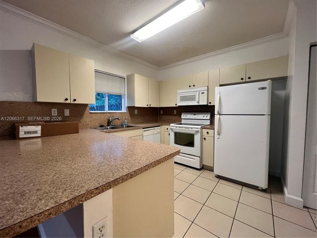 8564 SW 214th Way, Cutler Bay, FL 33189