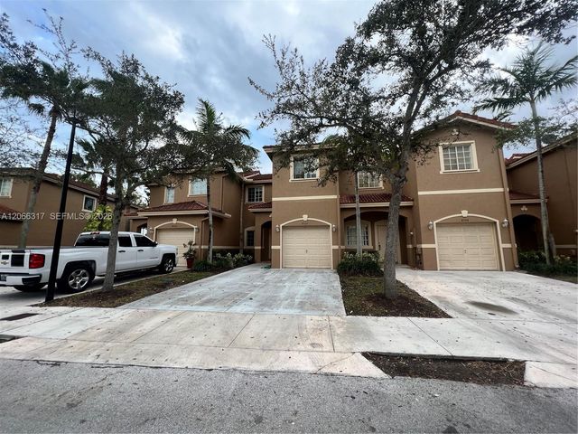 8564 SW 214th Way, Cutler Bay, FL 33189