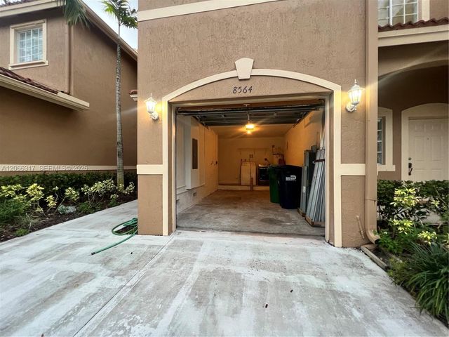 8564 SW 214th Way, Cutler Bay, FL 33189