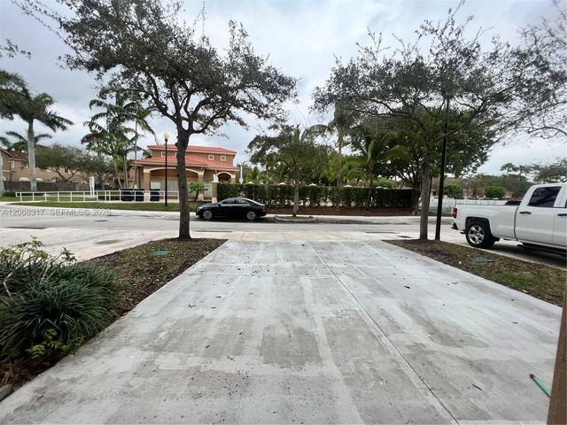 8564 SW 214th Way, Cutler Bay, FL 33189