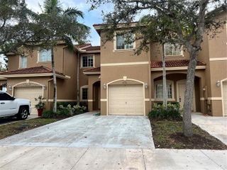 8564 SW 214th Way, Cutler Bay, FL 33189