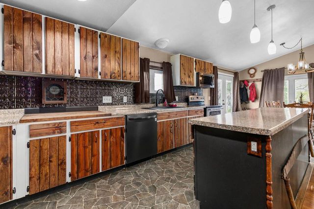 3290 QUARRY DRIVE, Omro, WI 54963
