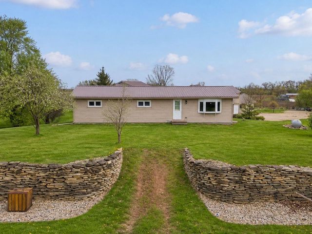 3290 QUARRY DRIVE, Omro, WI 54963
