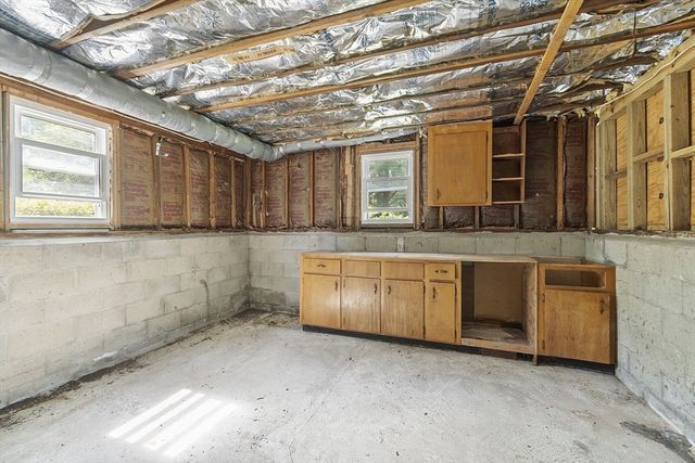 4 Whipple Rd, Peabody, MA 01960