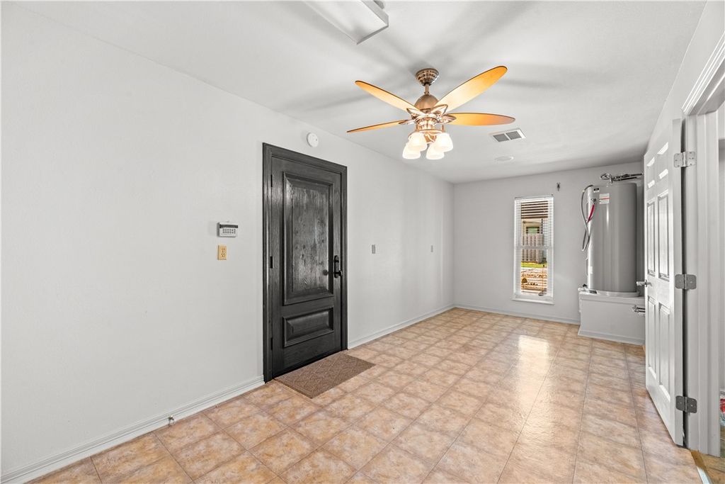 200 Elm St, Portland, TX 78374 — photo 4