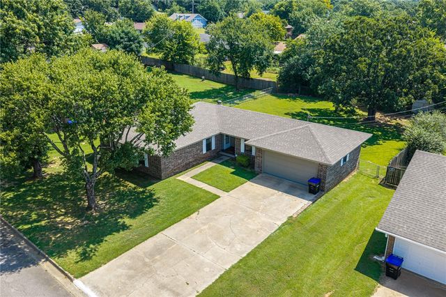 1304 Kingswood Street, Alma, AR 72921