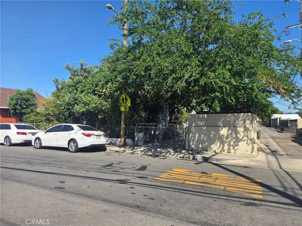 7500 Crockett, Los Angeles, CA 90001