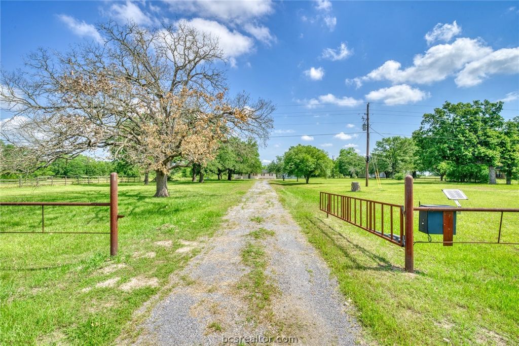 5085 Highway 75 S, Madisonville, TX 77864 — exterior
