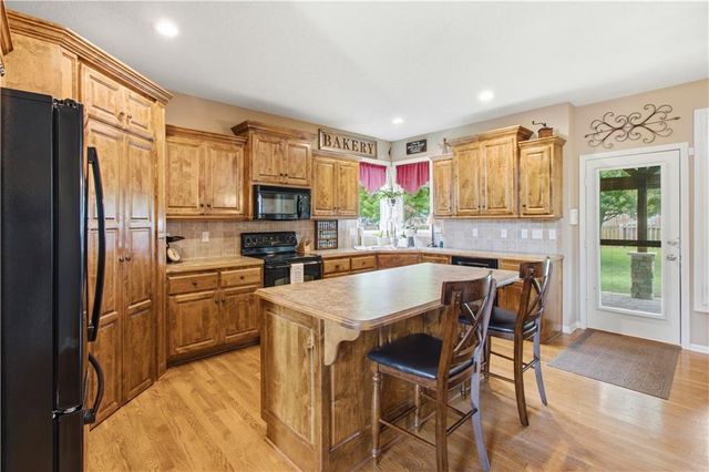 5537 Aminda Street, Shawnee, KS 66226