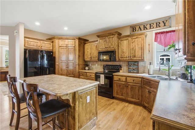 5537 Aminda Street, Shawnee, KS 66226