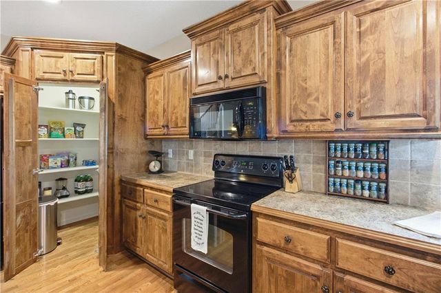 5537 Aminda Street, Shawnee, KS 66226