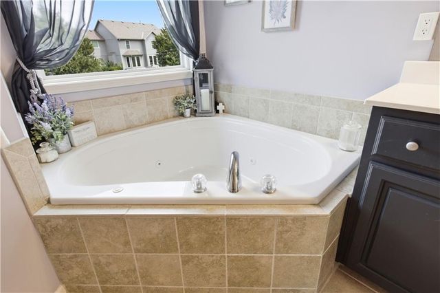 5537 Aminda Street, Shawnee, KS 66226