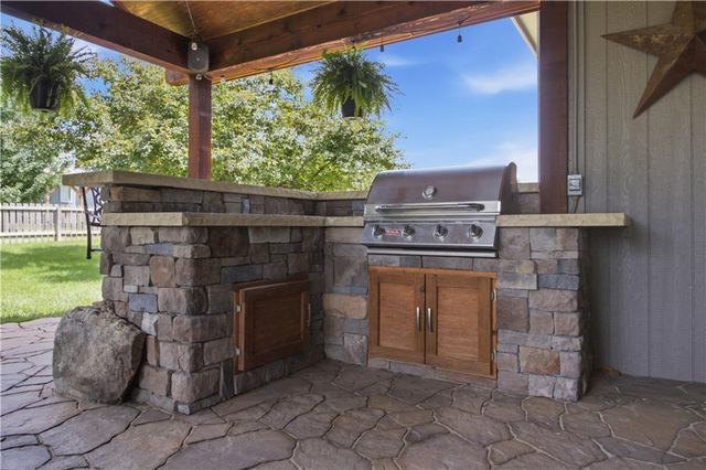 5537 Aminda Street, Shawnee, KS 66226