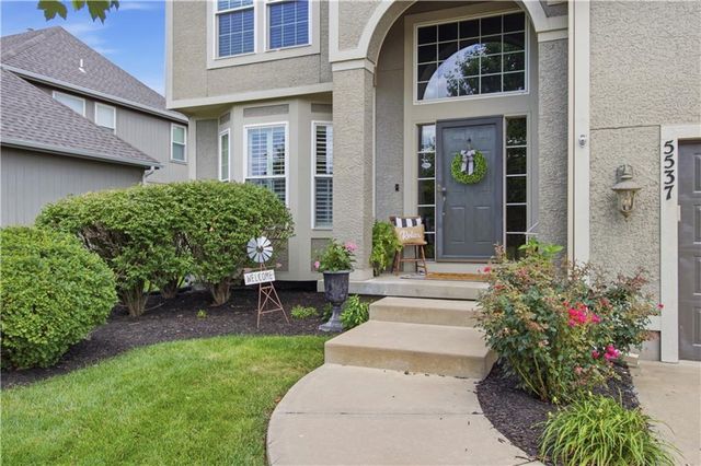 5537 Aminda Street, Shawnee, KS 66226