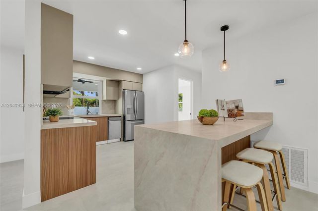 8970 SW 53rd St, Cooper City, FL 33328
