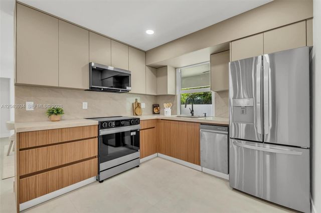 8970 SW 53rd St, Cooper City, FL 33328