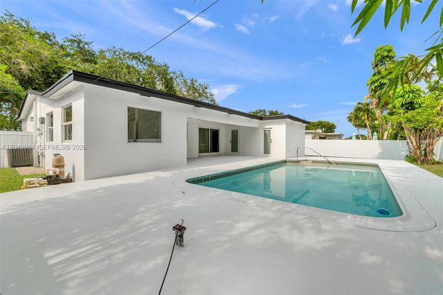 8970 SW 53rd St, Cooper City, FL 33328