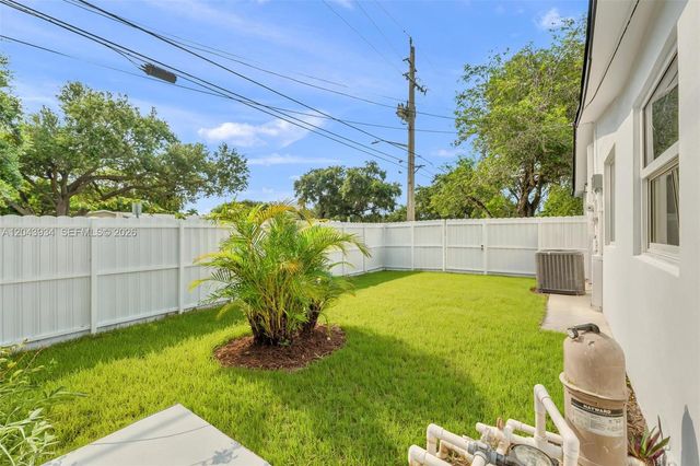 8970 SW 53rd St, Cooper City, FL 33328