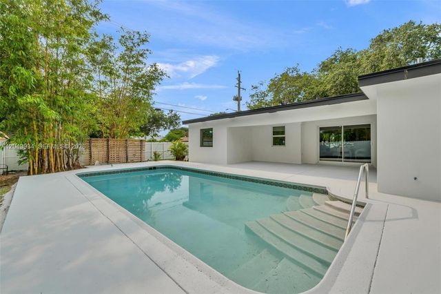 8970 SW 53rd St, Cooper City, FL 33328