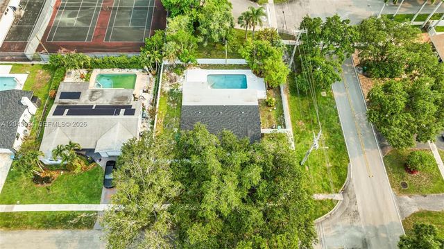 8970 SW 53rd St, Cooper City, FL 33328