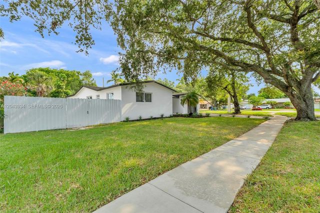 8970 SW 53rd St, Cooper City, FL 33328