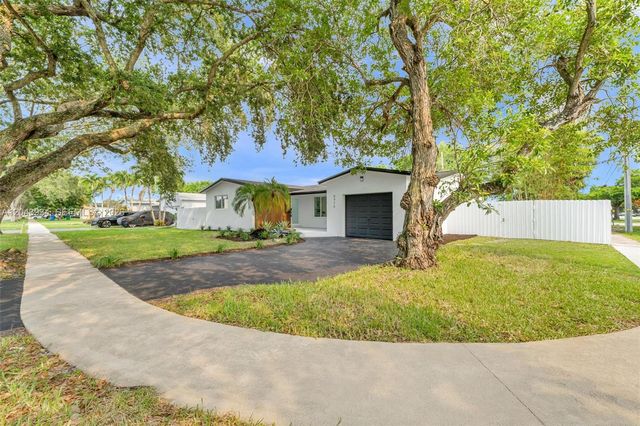 8970 SW 53rd St, Cooper City, FL 33328