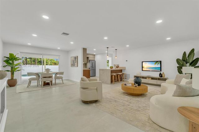 8970 SW 53rd St, Cooper City, FL 33328