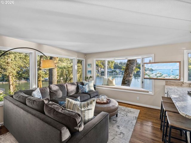 16755 GRAEF Cir, Lake Oswego, OR 97035