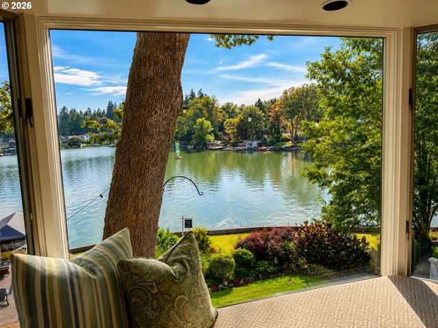 16755 GRAEF Cir, Lake Oswego, OR 97035