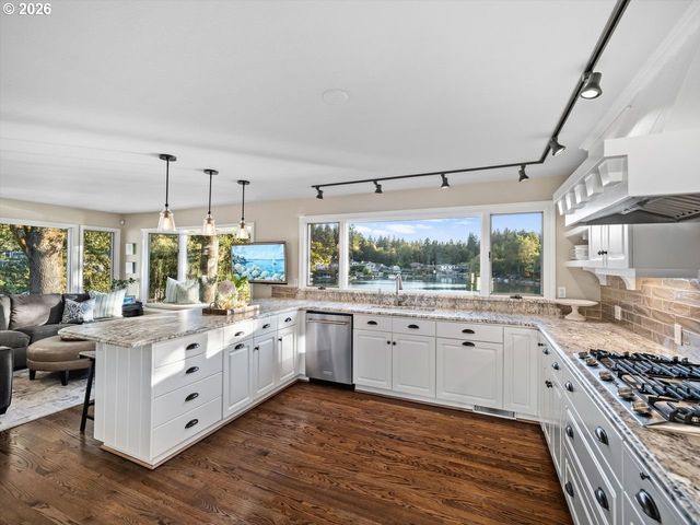 16755 GRAEF Cir, Lake Oswego, OR 97035