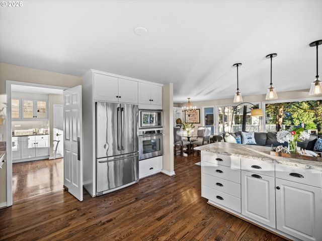 16755 GRAEF Cir, Lake Oswego, OR 97035
