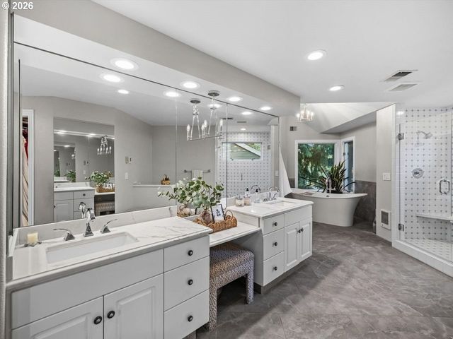 16755 GRAEF Cir, Lake Oswego, OR 97035