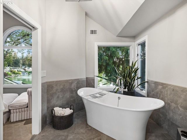 16755 GRAEF Cir, Lake Oswego, OR 97035