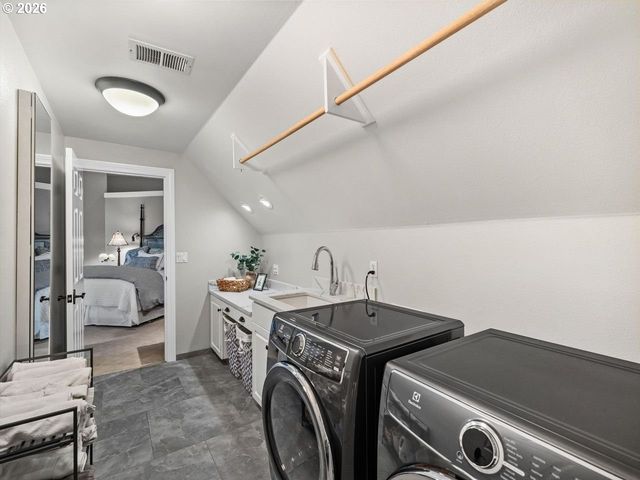 16755 GRAEF Cir, Lake Oswego, OR 97035
