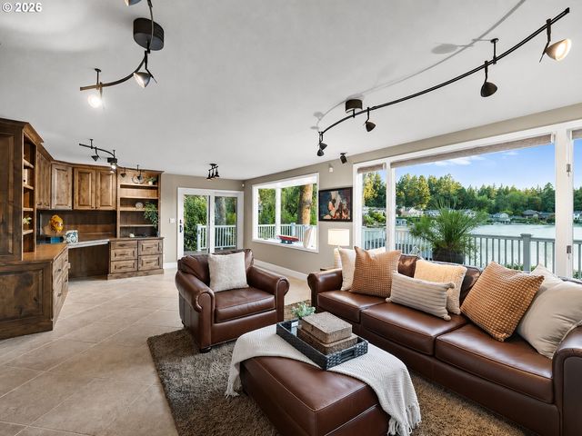 16755 GRAEF Cir, Lake Oswego, OR 97035