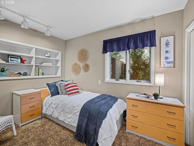 16755 GRAEF Cir, Lake Oswego, OR 97035