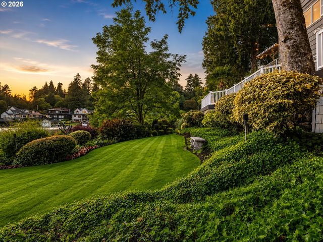 16755 GRAEF Cir, Lake Oswego, OR 97035