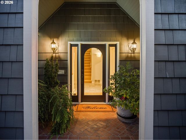 16755 GRAEF Cir, Lake Oswego, OR 97035