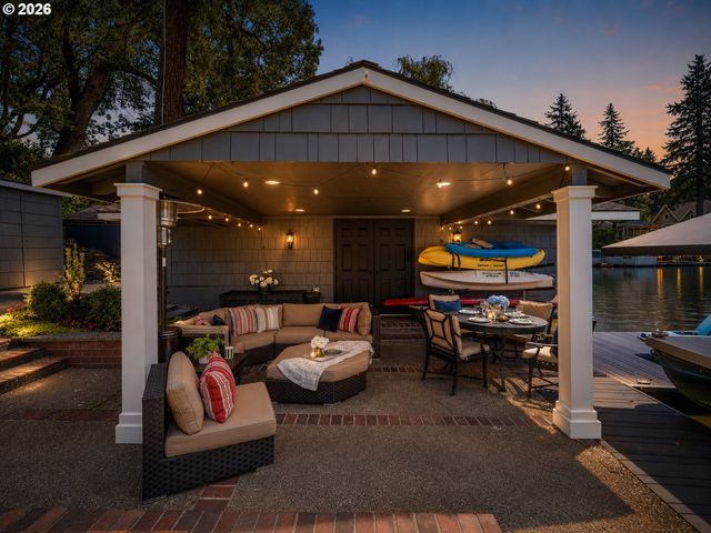 16755 GRAEF Cir, Lake Oswego, OR 97035
