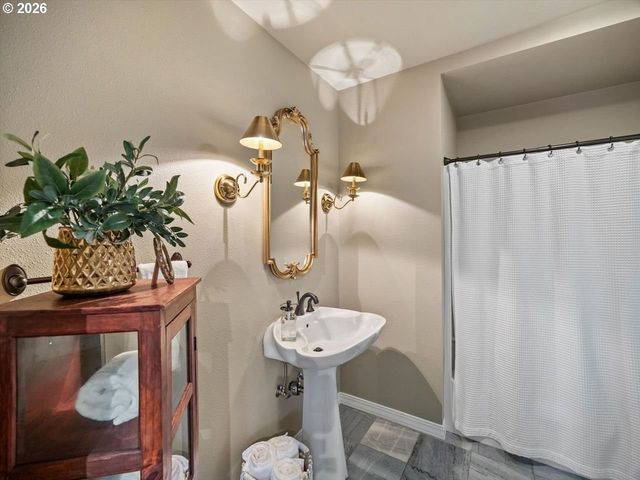 16755 GRAEF Cir, Lake Oswego, OR 97035