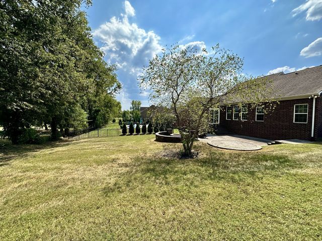 416 Fannis Cir, Gallatin, TN 37066