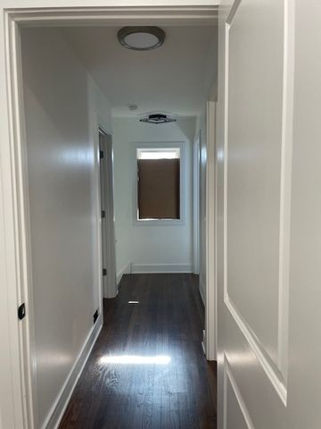 6812 S Saint Lawrence Avenue, Chicago, IL 60637