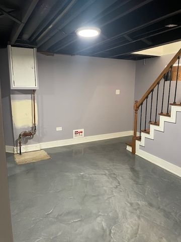 6812 S Saint Lawrence Avenue, Chicago, IL 60637