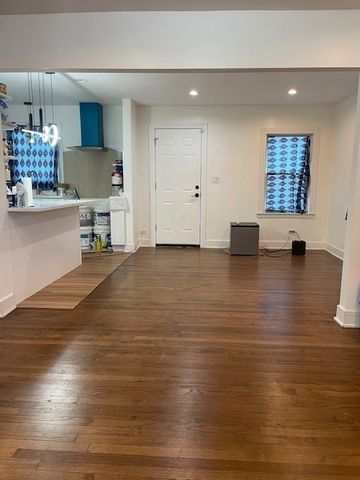 6812 S Saint Lawrence Avenue, Chicago, IL 60637