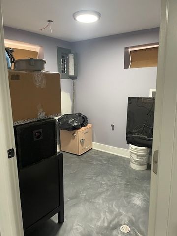 6812 S Saint Lawrence Avenue, Chicago, IL 60637